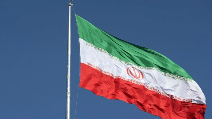 La bandera iraní ondea en una calle de Teherán, Irán, el 3 de febrero de 2023. (Majid Asgaripour/WANA (Agencia de Noticias de Asia Occidental) vía Reuters)
