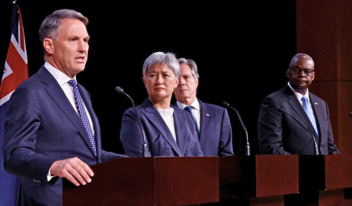 El viceprimer ministro y ministro de Defensa de Australia, Richard Marles, la ministra de Relaciones Exteriores de Australia, Penny Wong, el secretario de Estado de EE. UU., Antony Blinken, y el secretario de Defensa, Lloyd Austin, sostienen una conferencia de prensa conjunta durante la reunión Australia-EE. Consultas Ministeriales (AUSMIN) en la Academia Naval de los EE. UU. en Annapolis, Maryland, el 6 de agosto de 2024. (Chip Somodevilla/Getty Images)