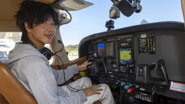 Piloto adolescente volará solo por los 7 continentes para combatir el cáncer infantil