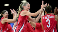 Equipo femenino de voleibol de EE.UU. defenderá su medalla de oro tras vencer a Brasil en semifinales