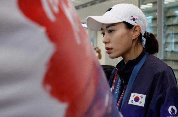 La tiradora de pistola olímpica Kim Ye-ji, de Corea del Sur, el 7 de agosto de 2024. (Kim Soo-hyeon/Reuters)