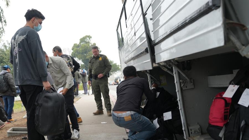 Imagen de archivo de un grupo de migrantes liberados. EFE/ Manuel Ocaño
