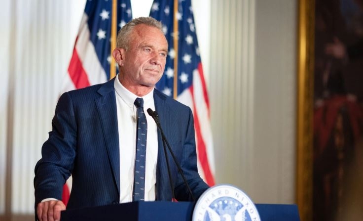 El candidato presidencial Robert F. Kennedy Jr. habla en la biblioteca Nixon en Yorba Linda, California, el 12 de junio de 2024. (John Fredricks/The Epoch Times)