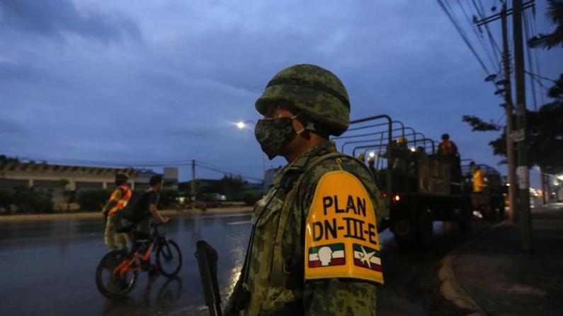 Imagen de archivo del ejército mexicano que patrulla las calles de la ciudad de Cancún en el estado de Quintana Roo (México). EFE/Alonso Cupul