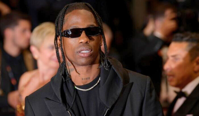 Travis Scott asiste a la alfombra roja de "The Idol" durante la 76ª edición del festival de cine de Cannes en el Palais des Festivals de Cannes, Francia, el 22 de mayo de 2023. (Kristy Sparow/Getty Images)