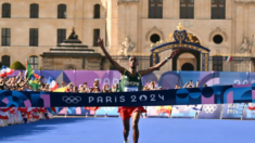 Etíope Tamirat Tola, bate el récord masculino de maratón