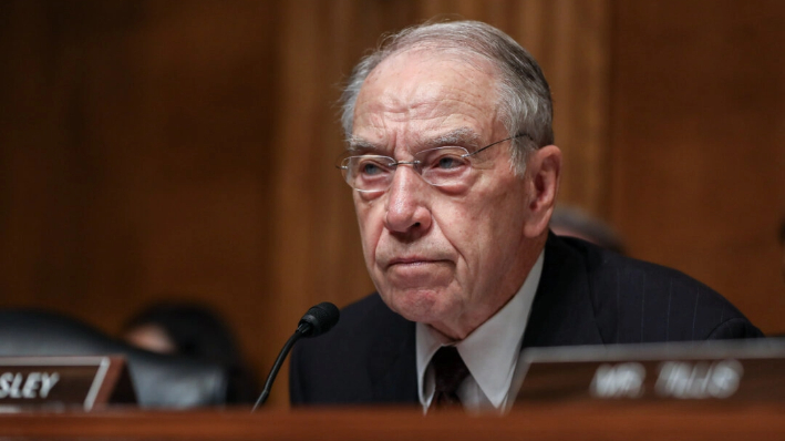 El senador Chuck Grassley (R-Iowa) durante una audiencia judicial del Senado sobre jurisdicciones santuario, en el Capitolio en Washington el 22 de octubre de 2019. (Charlotte Cuthbertson/The Epoch Times)