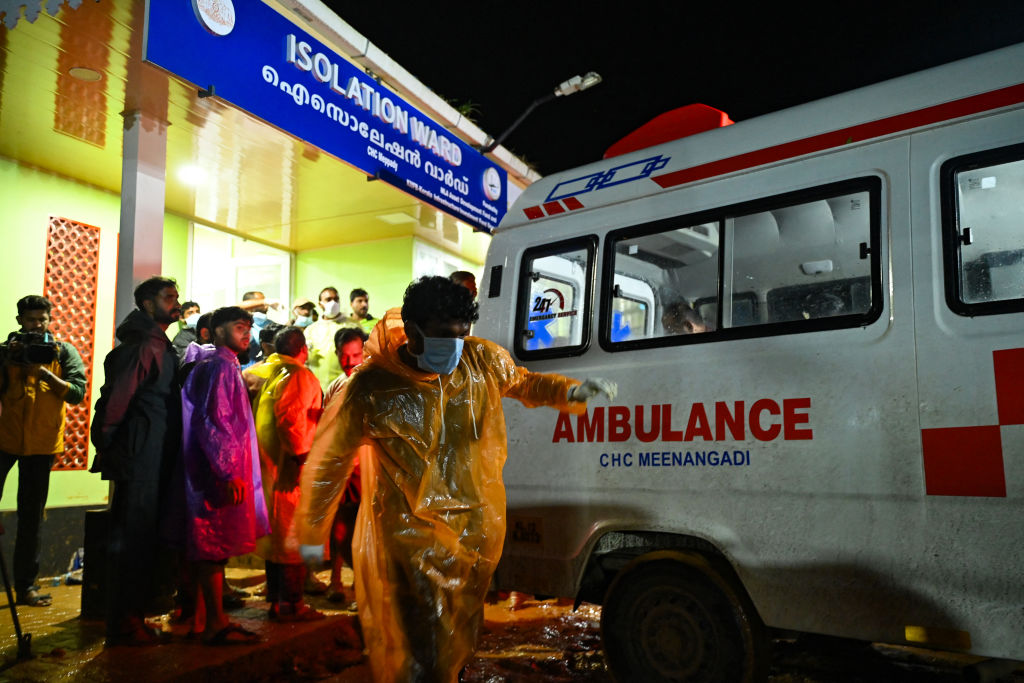 Al menos 13 muertos en naufragio de un ferri turístico en Bombay