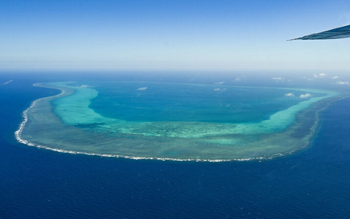 Vista aérea del banco de arena Scarborough, en el disputado mar de China Meridional, el 15 de febrero de 2014. (Jam Sta Rosa/AFP vía Getty Images)