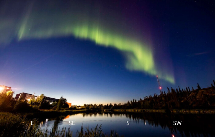 La aurora boreal aparece en el cielo sobre el lago Rat en Yellowknife, Territorios del Noroeste, Canadá, el 8 de agosto de 2024. (Bill Braden/The Canadian Press vía AP
