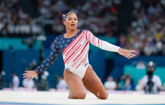 Jordan Chiles, de Estados Unidos, actúa en el suelo durante la ronda final por equipos de gimnasia artística femenina en el Bercy Arena de los Juegos Olímpicos de Verano de 2024 en París, Francia, el 30 de julio de 2024. (Charlie Riedel/Foto AP)