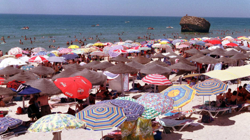 Imagen de archivo del aspecto de la playa de Matalascañas en Almonte (Huelva). EFE/MIGUEL VAZQUEZ