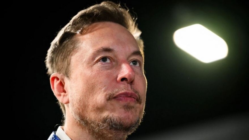 El CEO de X, Elon Musk, durante la Cumbre de Seguridad de Inteligencia Artificial del Reino Unido en Bletchley Park, en el centro de Inglaterra, el 1 de noviembre de 2023. (Leon Neal/Pool/AFP vía Getty Images)