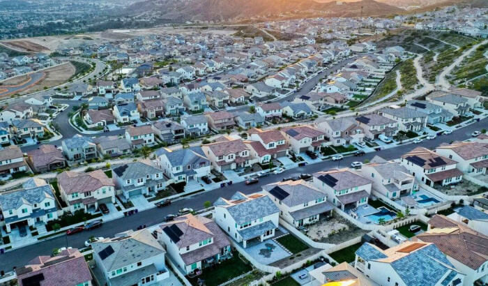 Un complejo de viviendas en Santa Clarita, California, el 8 de septiembre de 2023. (Mario Tama/Getty Images)