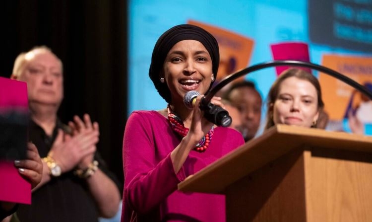 La representante Ilhan Omar (D-Minn.) habla en la Convención de Nominación del Partido Demócrata Laborista del Distrito 5 del Congreso de Minnesota en Minneapolis, Minnesota, el 11 de mayo de 2024. (Madalina Vasiliu/The Epoch Times)