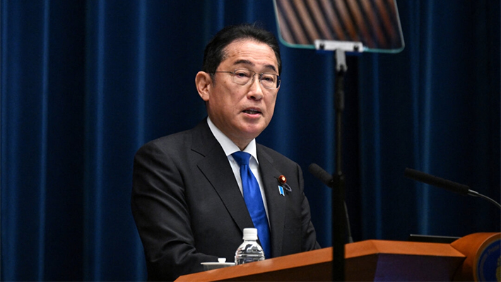 El primer ministro de Japón, Fumio Kishida, habla durante una rueda de prensa en la oficina del primer ministro en Tokio el 14 de agosto de 2024. (Philip Fong/Pool/AFP vía Getty Images)
