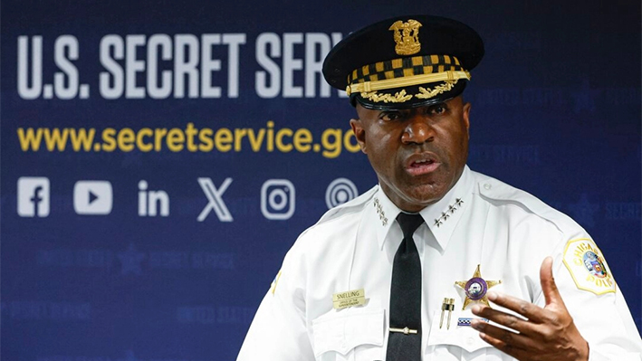 El superintendente de la Policía de Chicago, Larry Snelling, habla durante una rueda de prensa en la Oficina de Campo del Servicio Secreto en Chicago, el 4 de junio de 2024. (Kamil Krzaczynski/AFP vía Getty Images)
