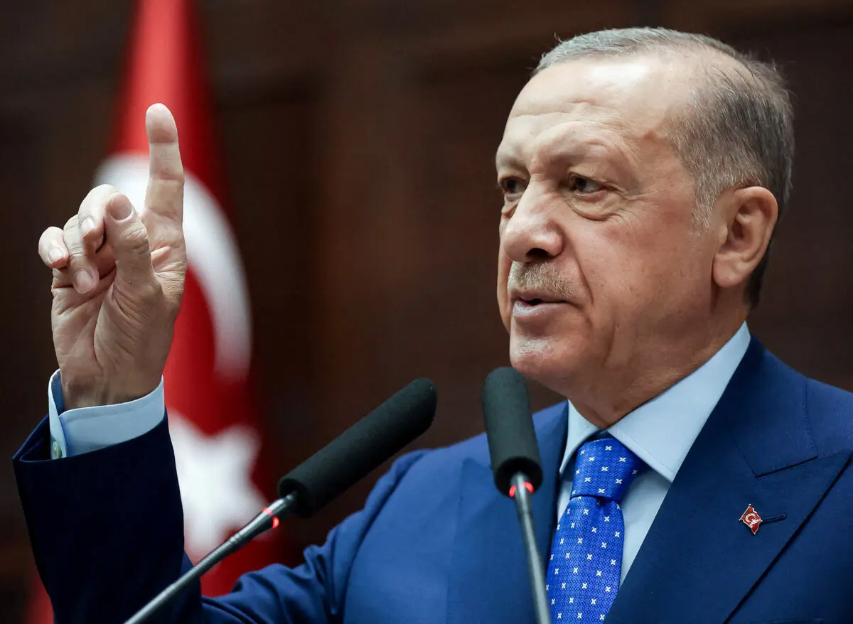 El presidente turco Recep Tayyip Erdogan pronuncia un discurso en la Gran Asamblea Nacional Turca en Ankara el 18 de mayo de 2022. (Adem Altan/AFP vía Getty Images)