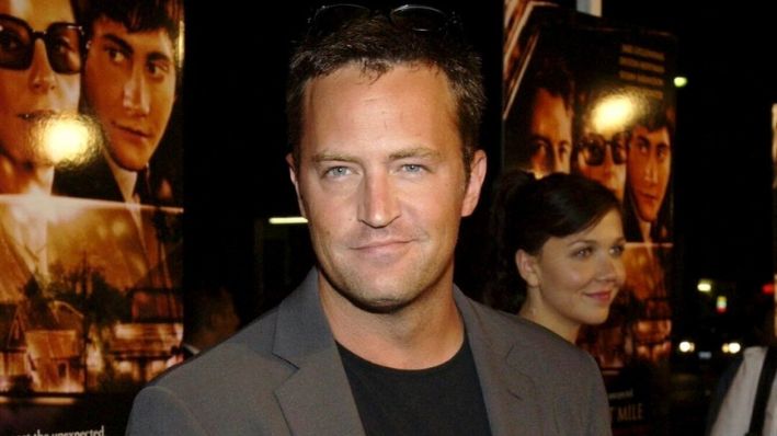 El actor Matthew Perry llega a una proyección benéfica de "Moonlight Mile" en Beverly Hills, California, el 24 de septiembre de 2002. (Chris Weeks/AP Photo)