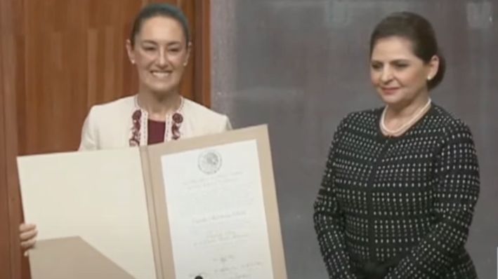 La presidenta electa, Claudia Sheinbaum Pardo, recibe su constancia en el Tribunal Electoral del Poder Judicial de la Federación, el 15 de agosto de 2024. (Cortesía: Equipo de comunicación de  Claudia Sheinbaum)