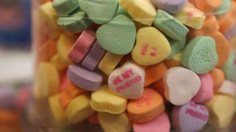 Foto de archivo: Caramelos en forma de corazón "Sweetheart". (Joe Raedle/Getty Images)