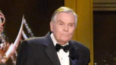 Fallece Peter Marshall, presentador de «Hollywood Squares» y estrella de Broadway a los 98 años