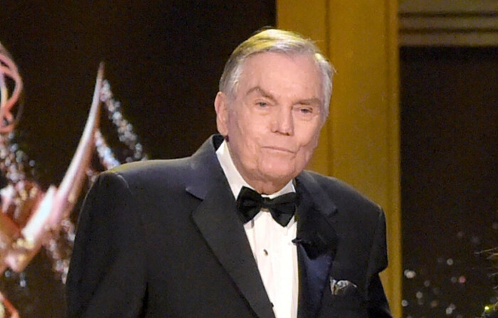 El presentador Peter Marshall aparece en la 45ª edición de los premios Daytime Emmy en el Pasadena Civic Center en Pasadena, California, el 29 de abril de 2018. (Richard Shotwell/Invision/AP)
