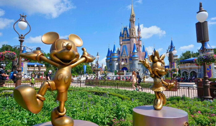 Castillo de Cenicienta en Magic Kingdom de Walt Disney World, en Lake Buena Vista, Florida, el 14 de julio de 2023. (AP Foto/John Raoux)