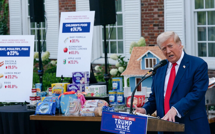 El candidato presidencial republicano, el expresidente Donald Trump, ofrece una conferencia de prensa a las afueras del Trump National Golf Club Bedminster, en Bedminster, Nueva Jersey, el 15 de agosto de 2024. (Adam Gray/Getty Images)