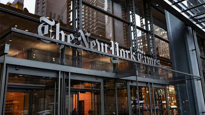 El edificio del New York Times en Nueva York el 5 de febrero de 2024. (Samira Bouaou/The Epoch Times)
