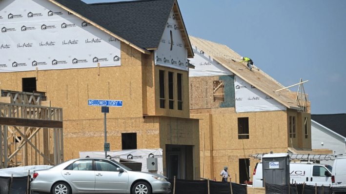 Casas en construcción en una nueva urbanización en Brambleton, Virginia, el 14 de agosto de 2024. (Andrew Caballero-Reynolds/AFP vía Getty Images)