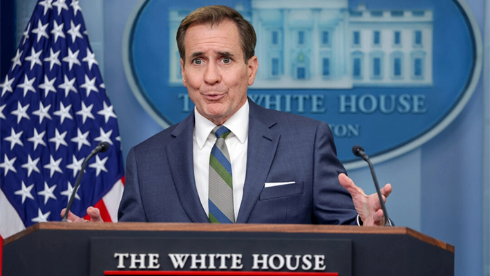 El asesor de comunicaciones de seguridad nacional, John Kirby, habla durante una rueda de prensa diaria en la Sala de Prensa James Brady de la Casa Blanca, en Washington, el 31 de julio de 2024. (Alex Wong/Getty Images)
