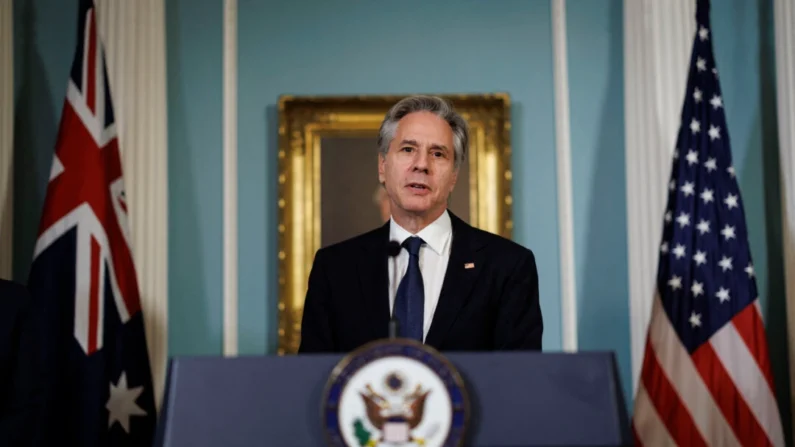 El Secretario de Estado de EE.UU., Antony Blinken, habla durante una ceremonia de firma en el Departamento de Estado, en Washington, DC, el 5 de agosto de 2024. (Ting Shen/AFP vía Getty Images)