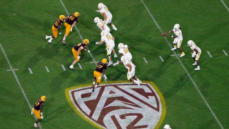 El logotipo de Pac-12 se muestra durante la segunda mitad de un partido de fútbol universitario de la NCAA entre Arizona State y Kent State en Tempe, Arizona, el 29 de agosto de 2019. (Ralph Freso/AP Photo)