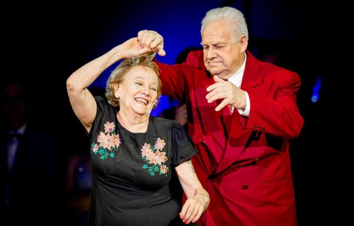 Nellia, de 71 años, y Dietmar Ehrentraut, de 77, durante una actuación de baile. (Cortesía de Luca Damien Cheung)
