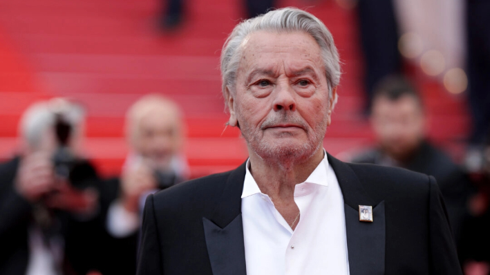 Alain Delon asiste a la proyección de «Una vida oculta (Une Vie Cachée)» durante la 72 edición anual del Festival de Cine de Cannes en Cannes, Francia, el 19 de mayo de 2019. Andreas Rentz/Getty Images