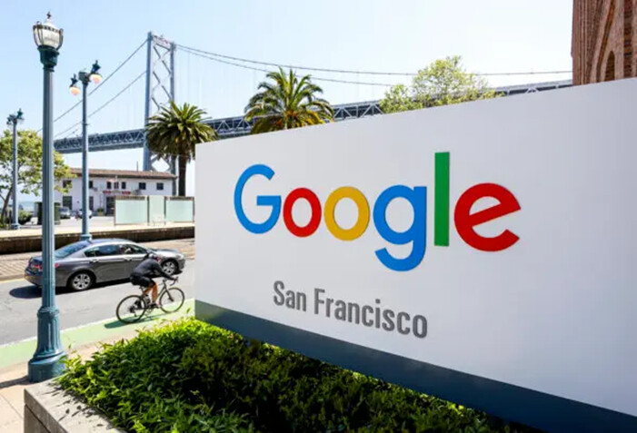 Cartel en la entrada de una oficina de Google en San Francisco, California, el 26 de abril de 2022. (Justin Sullivan/Getty Images)