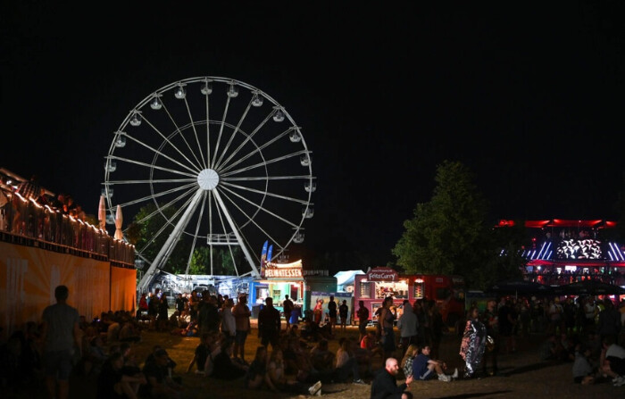 La noria tras un incendio en el festival de Highfield, cerca de Leipzig, Alemania, el 18 de agosto de 2024. Heiko Rebsch/dpa vía AP
