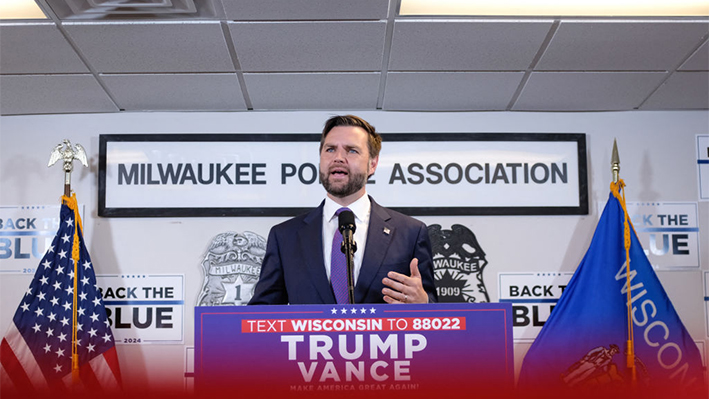 El senador estadounidense y candidato republicano a la vicepresidencia en 2024, J.D. Vance, habla durante un acto de campaña en la Asociación de Policía de Milwaukee, en Milwaukee, Wisconsin, el 16 de agosto de 2024. (ALEX WROBLEWSKI/AFP vía Getty Images)