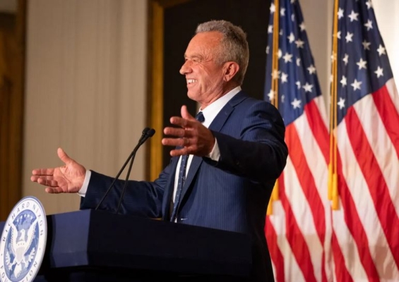 El candidato presidencial Robert F. Kennedy Jr. habla en la Biblioteca Nixon en Yorba Linda, California, el 12 de junio de 2024. (John Fredricks/The Epoch Times)