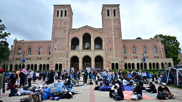 Universidad de California ordena que se apliquen prohibiciones de campamentos y máscaras