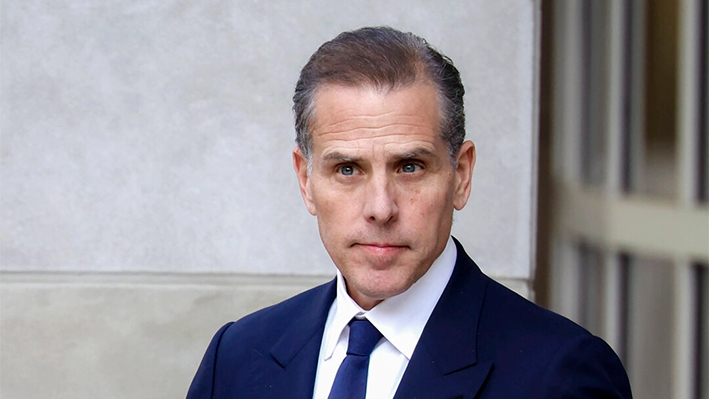 Hunter Biden abandona el edificio federal J. Caleb Boggs en Wilmington, Delaware, el 3 de junio de 2024. (Anna Moneymaker/Getty Images)
