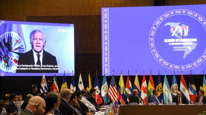 El secretario general de la OEA, Luis Almagro, envía un mensaje a través de un video durante la XVII Reunión Interamericana de Autoridades Electorales RAE el 20 de agosto de 2024 en Luque (Paraguay). EFE/ Nina Osorio