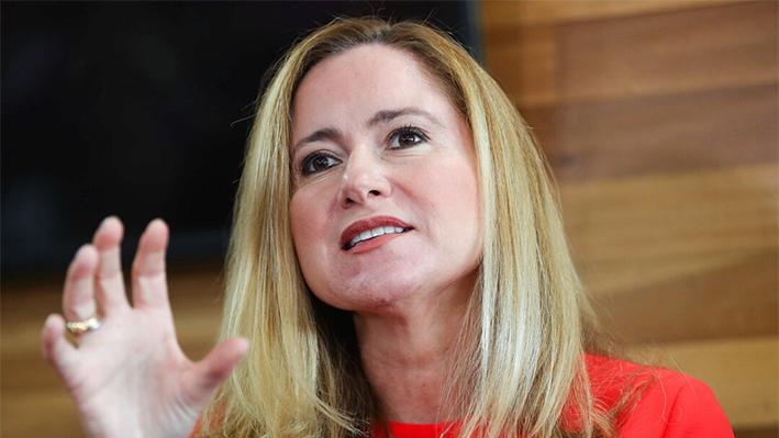 La representante Debbie Mucarsel-Powell (D-Fla.) habla en Doral, Fla. (Joe Raedle/Getty Images)
