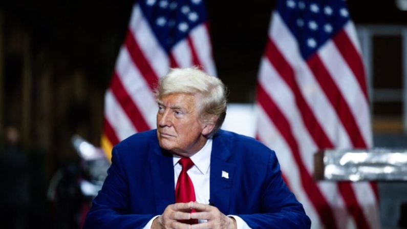 El candidato presidencial republicano, el expresidente Donald Trump, comenta durante un acto de campaña en Precision Custom Components en 2024 en York, Pensilvania, el 19 de agosto de 2024. (Tierney L. Cross/Getty Images)