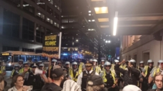 Detienen entre 55 y 60 personas en violentas protestas ante la DNC, dice la Policía de Chicago