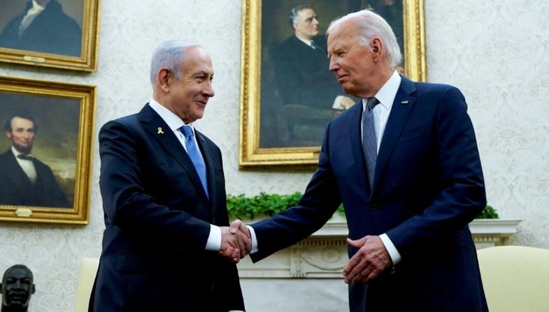 El presidente Joe Biden (d) se reúne con el primer ministro israelí Benjamin Netanyahu en el Despacho Oval de la Casa Blanca en Washington el 25 de julio de 2024. (Elizabeth Frantz/Reuters)