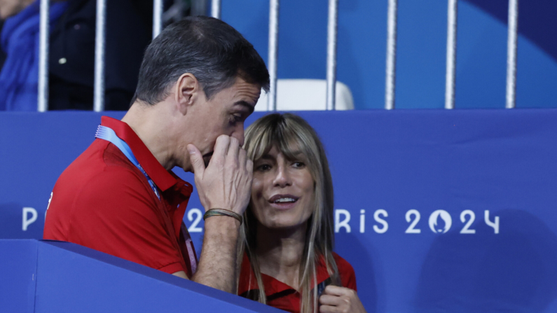 Imagen de archivo del presidente del Gobierno, Pedro Sánchez, junto a su esposa, Begoña Gómez, durante una competición de judo en los recientes Juegos Olímpicos París 2024. EFE/ Chema Moya