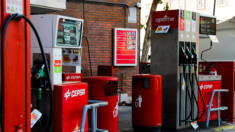 La gasolina baja al precio más bajo desde febrero y abarata los desplazamientos del puente