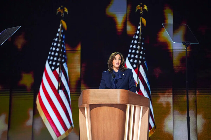 La candidata presidencial demócrata, la vicepresidenta Kamala Harris habla el último día de la Convención Nacional Demócrata en Chicago, el 22 de agosto de 2024. (Madalina Vasiliu/The Epoch Times)